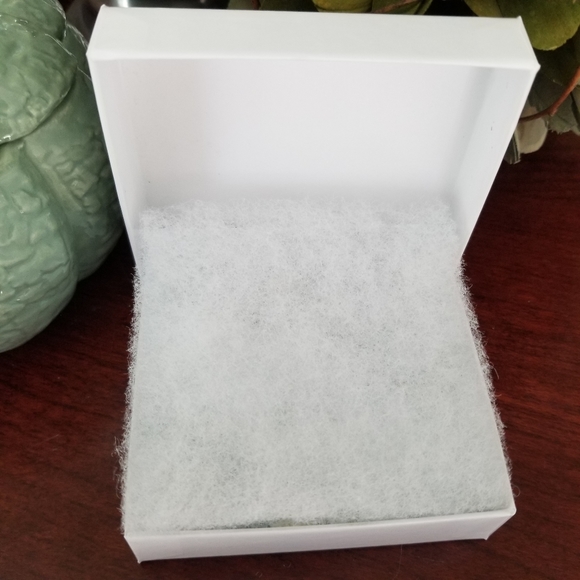 Mother of Pearl Shell Hand Carved Elephant Earring - Picture 6 of 10